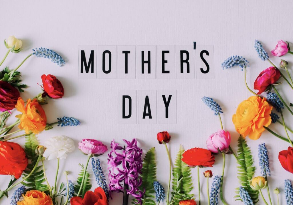 mom-happy-mother-s-day-colourful-ranunculus-2022-11-14-21-05-46-utc
